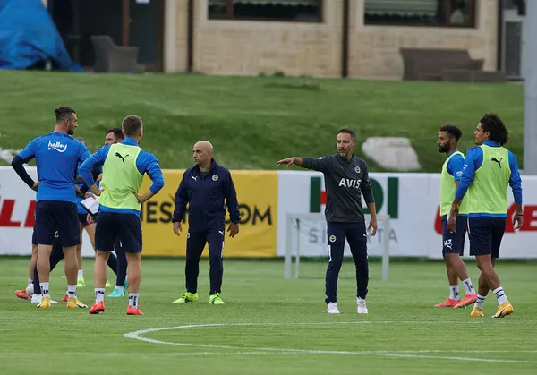 Fenerbahçe’de Vitor Pereira yeni sistemini belirliyor! İşte antremanda uzun süre yapılan o çalışma