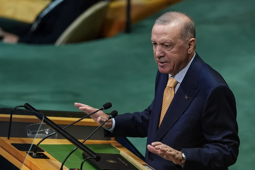 baskan-erdogandan-fon-sorusturmasi-mesaji-hak-yiyenleri-asla-savunmayiz-1790615451684.jpeg Başkan Erdoğan'dan fon soruşturması mesajı: Hak yiyenleri asla savunmayız - 3