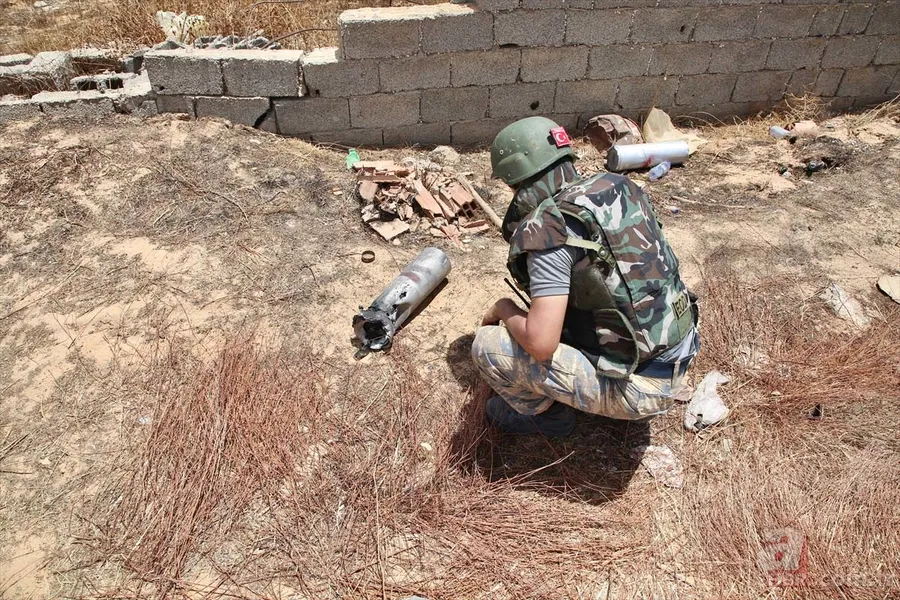 Türk kuvvetleri Libya'da Hafter milislerinin tuzakladığı patlayıcıları temizledi! O anlar böyle görüntülendi... 20