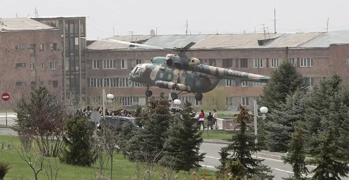 Ermenistan’da kriz! Onları bize geri verin | Bakanlık çalışanları helikopterle tahliye edildi | Son dakika dünya haberi