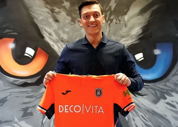 Mesut Özil futbolu bıraktı mı, neden bıraktı son dakika? Mesut Özil hangi takımda?