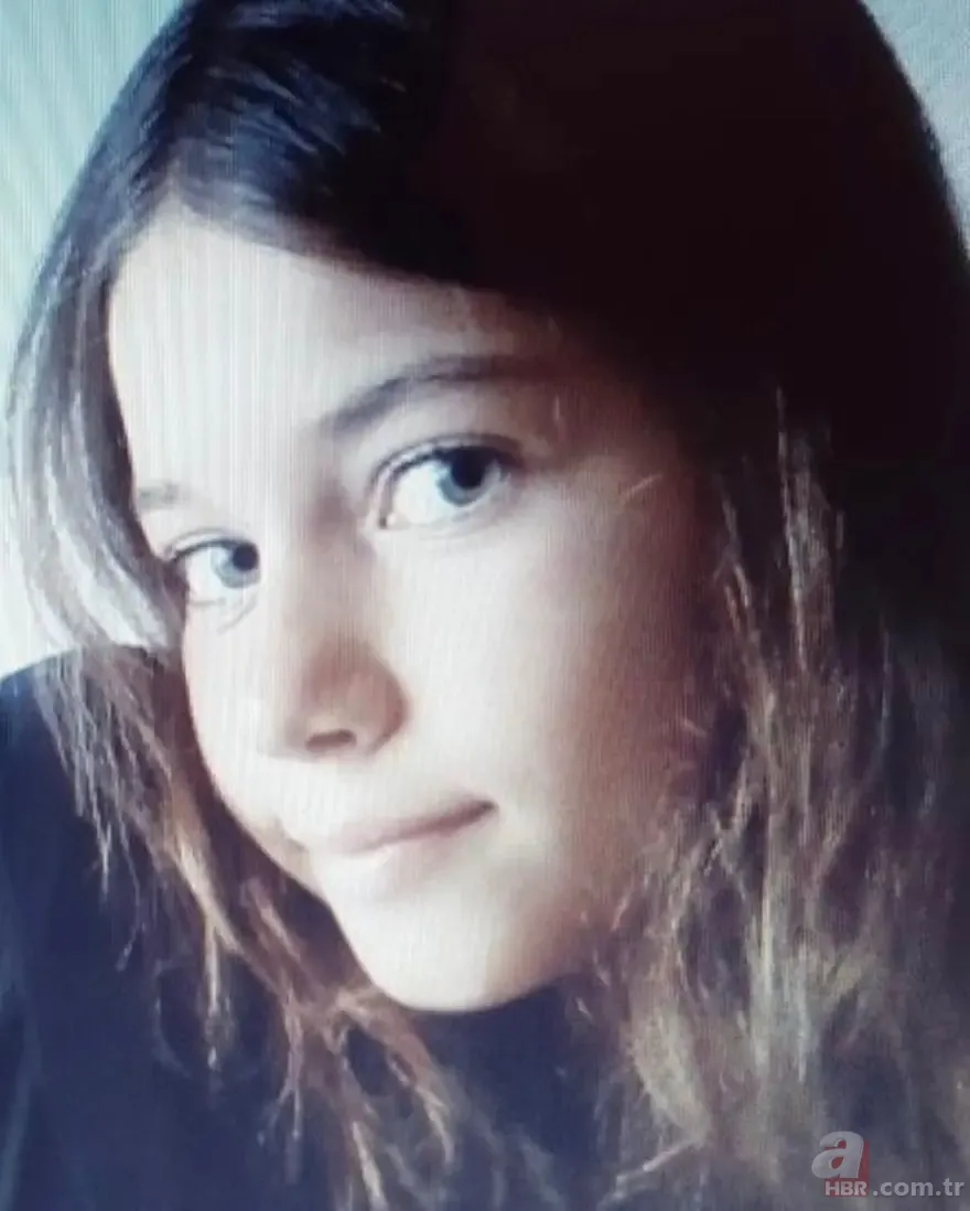 A.B.İ.’nin Çağla’sı Afra Saraçoğlu'nun çocukluk kareleri mest etti 8