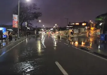 İstanbul pazar sabahına sağanak yağışla uyandı! Meteoroloji'den yeni uyarı