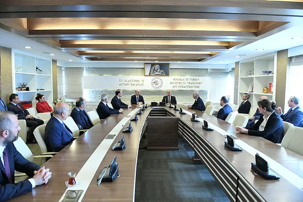 Son dakika: Başkan Erdoğan, yeni Ulaştırma Bakanı Adil Karaismailoğlu ile görüştü - 1