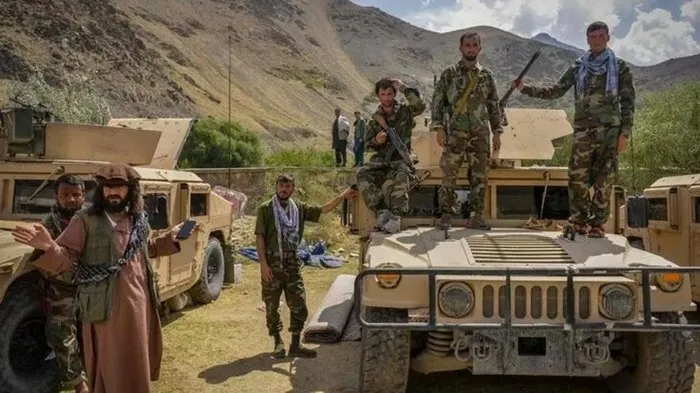 Taliban Pencşir'i 3 koldan kuşattı! Afganistan Halk Direniş Cephesi duyurdu: 40 Taliban mensubunu öldürdük - 3