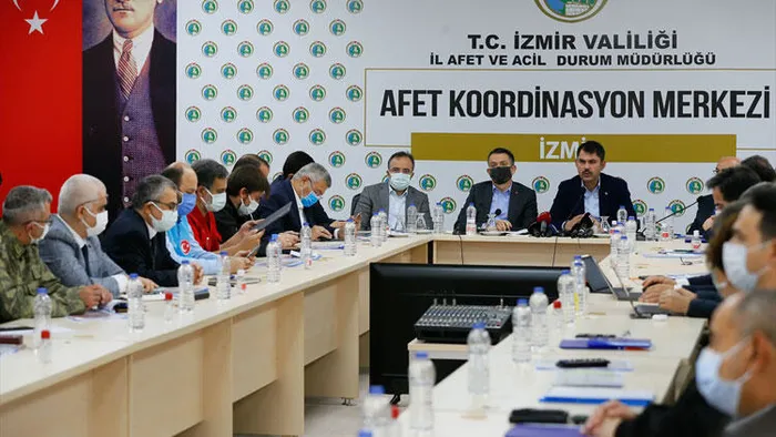 Son dakika: Bakan Kurum’dan İzmir depremiyle ilgili önemli açıklamalar