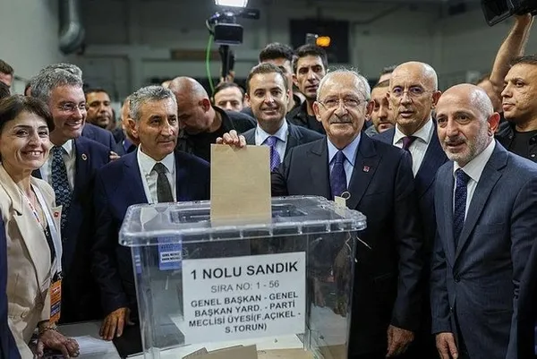 Bay Kemal dümeni bırakmamak için FETÖ taktikleri deniyor! CHP İstanbul İl Başkanı Özgür Çelik adına sahte mesajlar atıldı