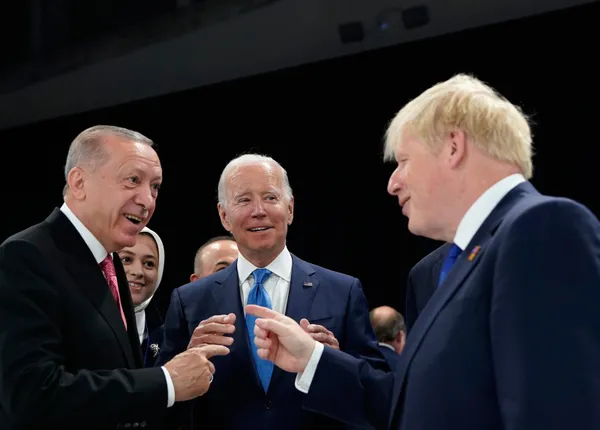 NATO zirvesine damga vuran sohbet! İngiltere Başbakanı Boris Johnson’dan Başkan Erdoğan’a: Çok güzel