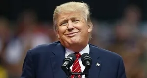 Trump iki hindiyi affetti