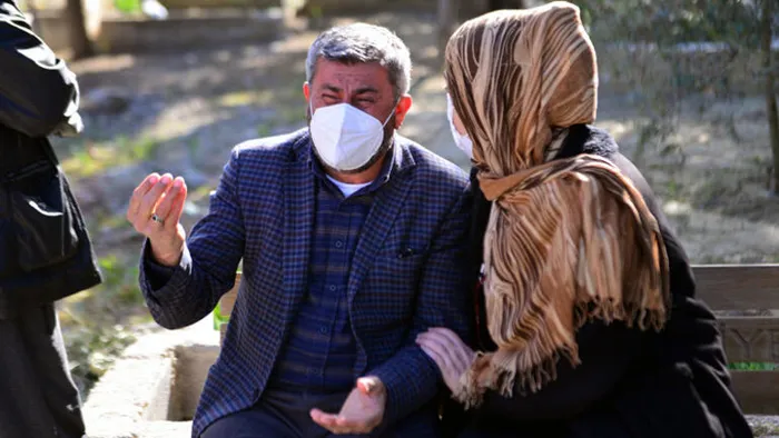 Mezar taşları kırılan ikiz şehitlerin babası konuştu: Yaram yeniden tazelendi! Nasıl eliniz uzandı? - 2