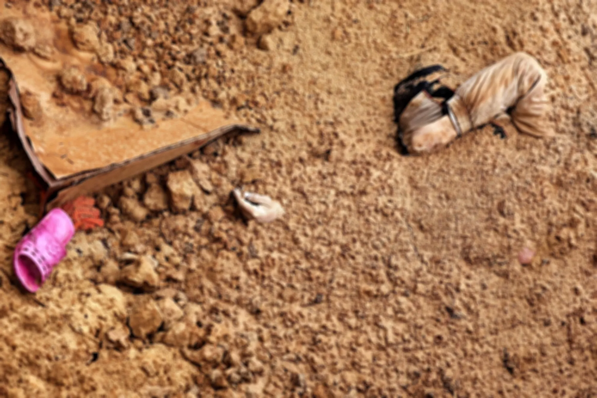 Ukrayna duyurdu: Geri alınan kentte toplu mezar bulundu