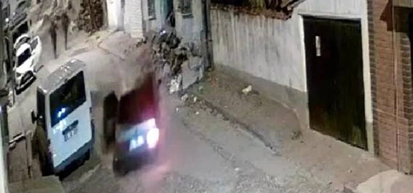 Eskişehir’de ‘pes’ dedirten olay! Aracını kendisini kovalayan bekçilerin üzerine sürdü