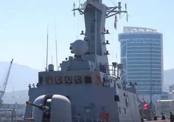 Türk savaş gemileri iskeleye yanaştı!