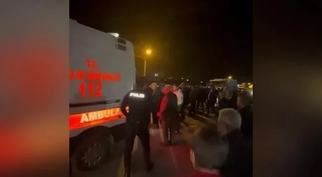 osmaniyede-yurek-yakan-kaza-dugune-giderken-trafik-kurbani-oldu-1735422217057.jpeg Osmaniye’de yürek yakan kaza: Düğüne giderken trafik kurbanı oldu - 1