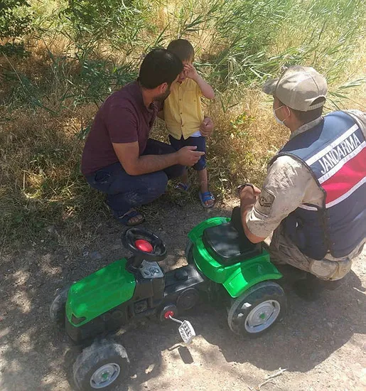 Elazığ'da kaybolan 4 yaşındaki çocuk buğday tarlasında bulundu - 1