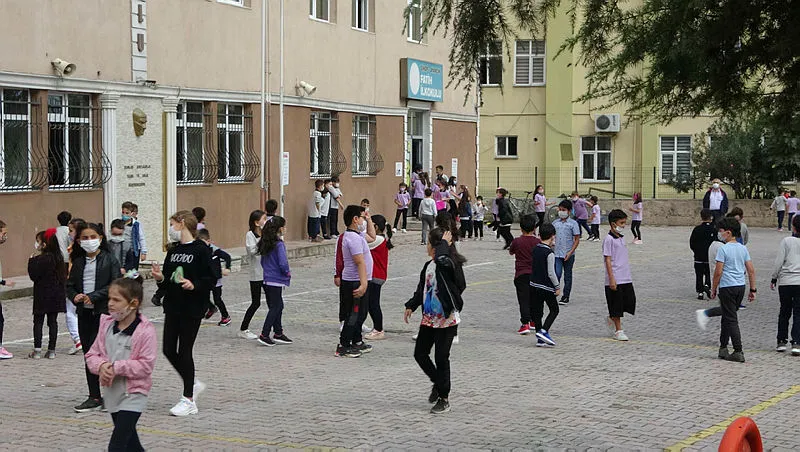 Sel felaketinin yaşandığı Ayancık’ta yüz yüze eğitim başladı