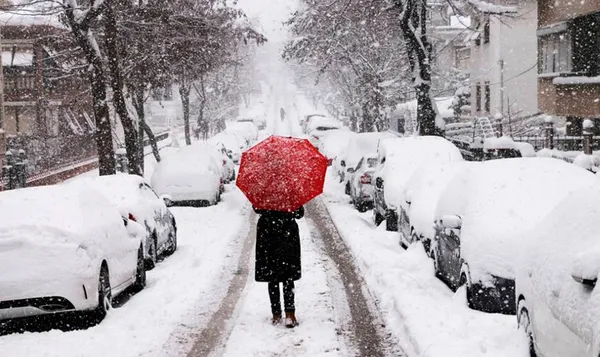 Son dakika: Meteoroloji'nin uyarıları sonrası İstanbul'da beklenen kar başladı! Kar yağışı devam edecek mi? Nerelere kar yağacak? - 1