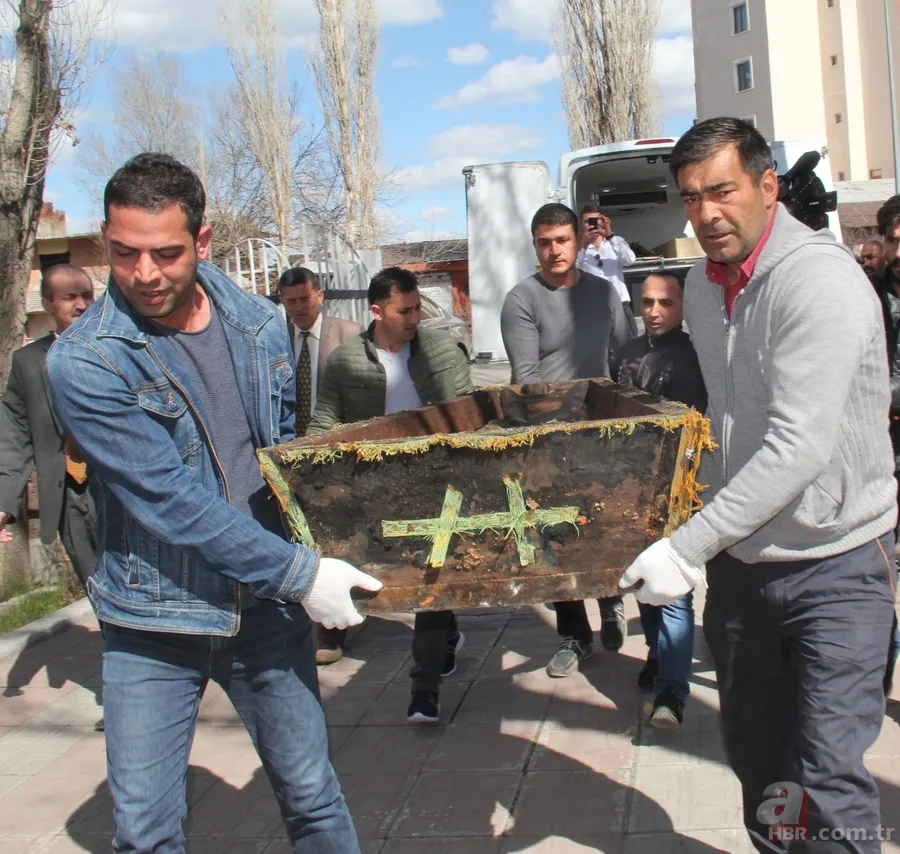 Rus komutana ait mezarın sırrı ortaya çıktı 8