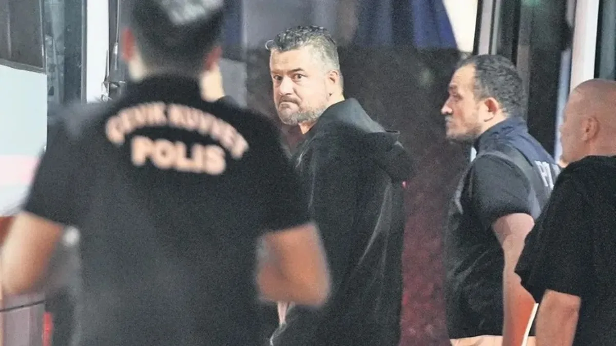 Buca Belediyesi'ne yolsuzluk soruşturmasında yeni detaylar! WhatsApp'taki kirli pazarlık dosyada