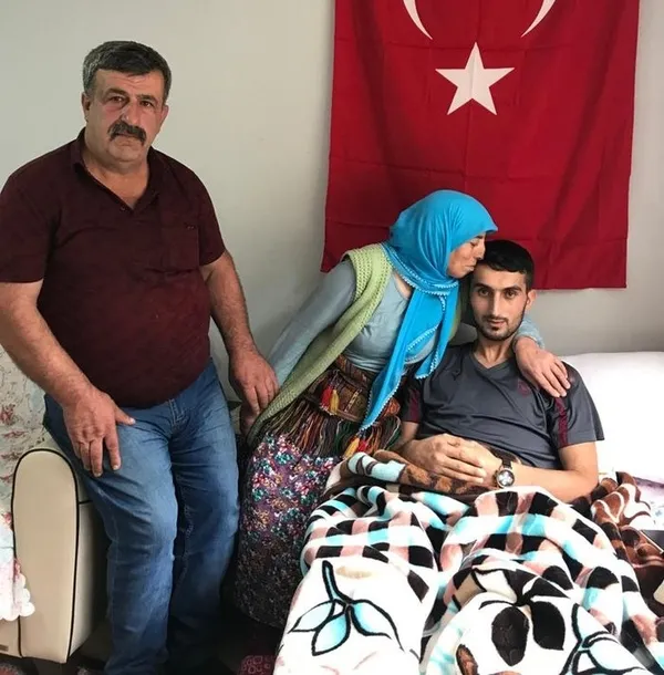 pence-kilit-harekatinda-bir-bacagini-kaybetti-gazi-bunyamin-kocamanin-gorev-aski-1671774839188.jpg Pençe-Kilit Harekatında bir bacağını kaybetti! Gazi Bünyamin Kocaman’ın görev aşkı - 5