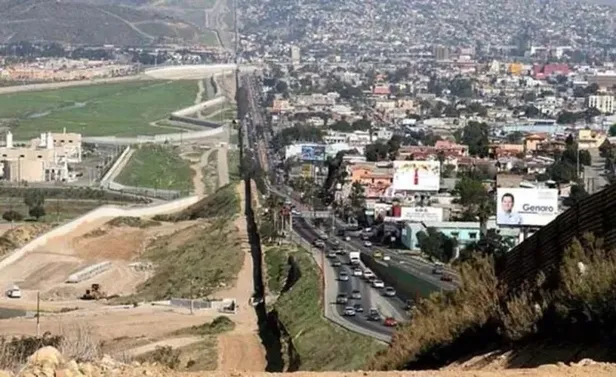 Sınır kafenin ortasından geçiyor! Görenleri hayrete düşüren dünyanın en ilgin ülke sınırları - 9