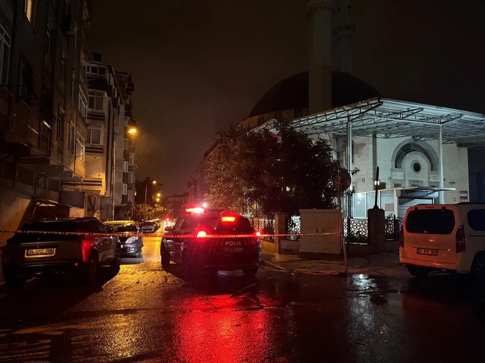 CANLI İstanbul'da şiddetli yağmur yolları göle çevirdi! Afetin izlerini A Haber görüntüledi - 2