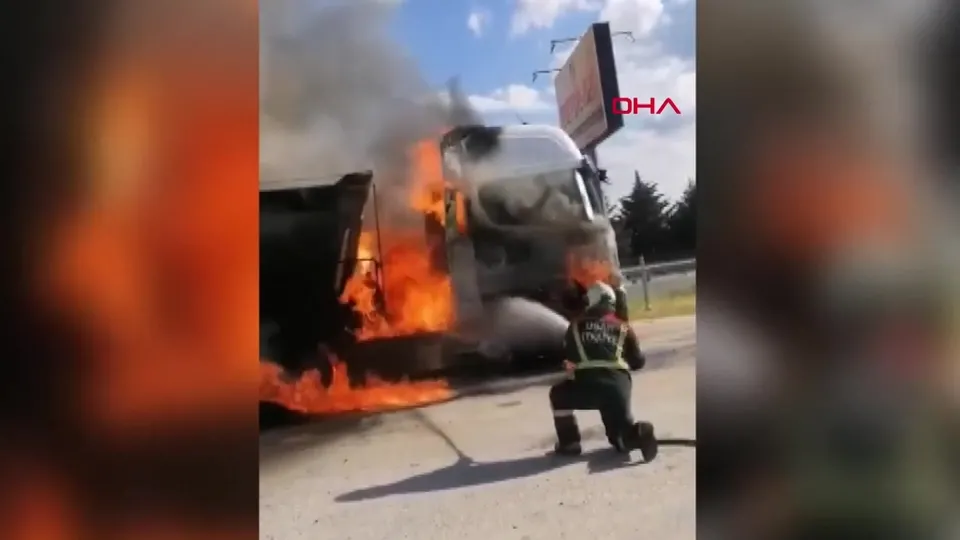 Uşak’ta park halindeki TIR’da yangın