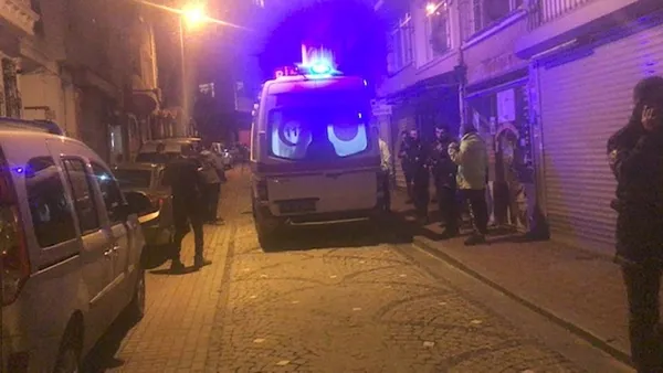İstanbul Fatih’te kimlik sorgusu yapan bekçiye otomobille çarpıp kaçtılar - 1