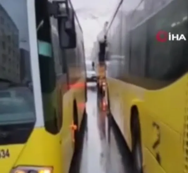 1671441191237.jpg 2 İETT otobüsü yolda kaldı! Trafikte sürücüler zor anlar yaşadı - 4
