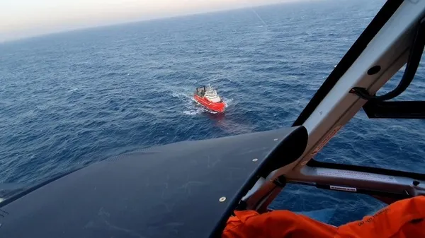 1657708483277.jpg Arjantin’de korku dolu anlar! Denizin ortasında kalp krizi geçiren balıkçı helikopterle kurtarıldı - 1
