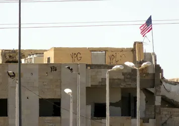 PYD "karargahı"na ikinci ABD bayrağı asıldı
