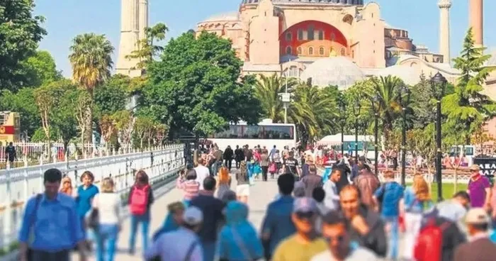İstanbul'da turist yoğunluğu! Haziranda otellerin yüzde 80'i dolacak - 1