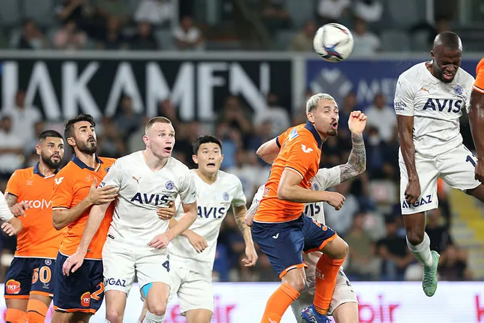 Fenerbahçe Teknik direktörü Vitor Pereira’dan Başakşehir maçı için özeleştiri: Normal şartlarda oynamış olsaydık...