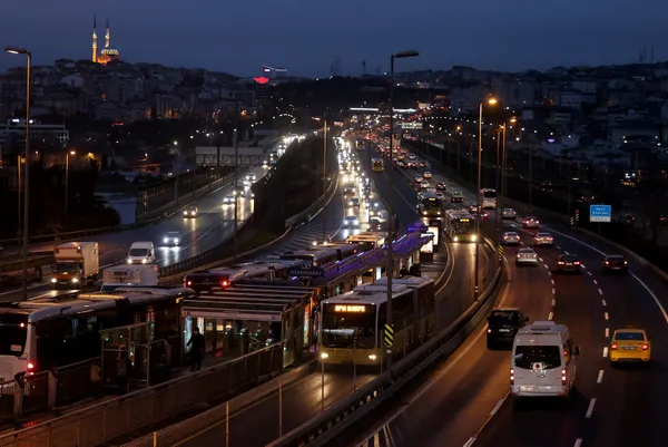 son-dakika-kisitlamalarin-ardindan-istanbulda-trafik-yogunlugu-yuzde-60i-gecti-1616391689974.jpg Son dakika: Kısıtlamaların ardından İstanbul'da trafik yoğunluğu: Yüzde 60'ı geçti - 2