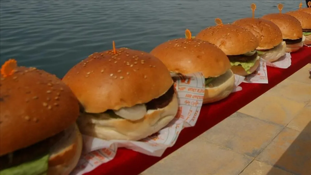 Hamburger yerine yoga matı yemiş olabiliriz! Uzmanlar uyardı: ADA ya da E927a yazıyorsa dikkat
