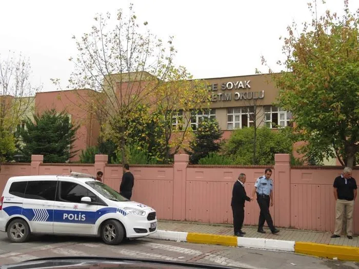 Ümraniye'de ilkokul önünde silahlı saldırı dehşeti - 1