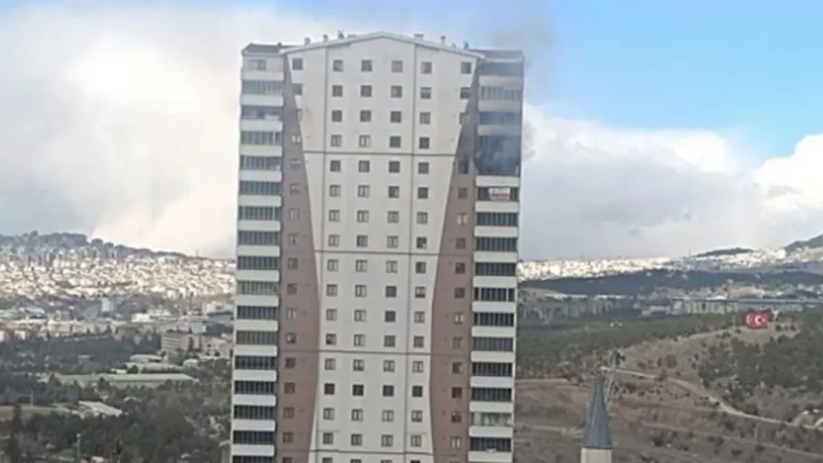 Ankara'daki 22 katlı binada yangın paniği!