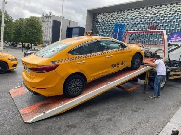 İstanbul’da yolcu seçip mesafe soran taksicilere para cezası! Taşkınlık yapan şoföre gözaltı!