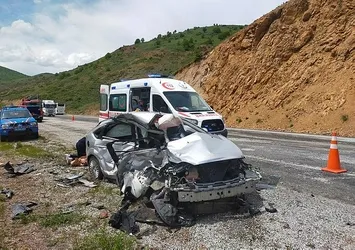 Sivas'ta iki araç çarpıştı! Ölü ve yaralılar var