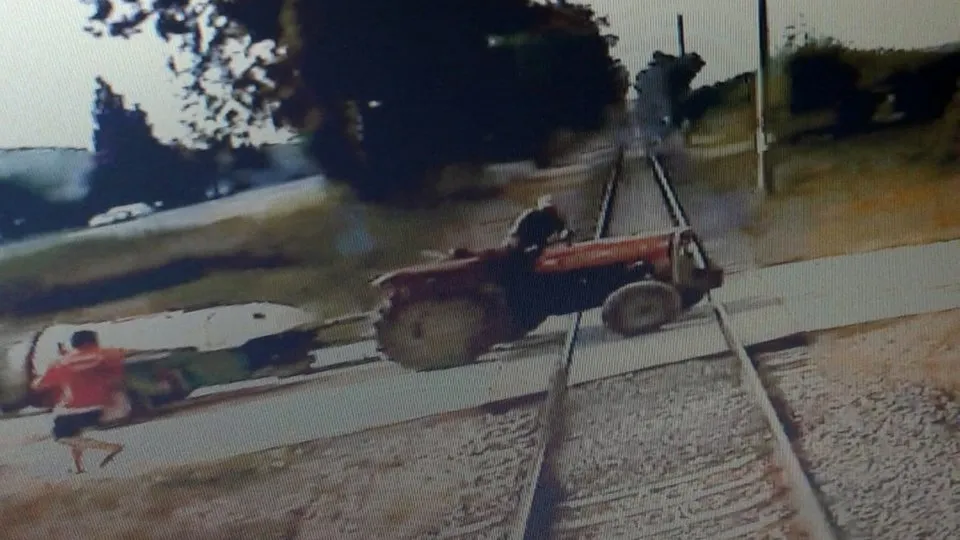 Hatay Da Tren Traktore Boyle Carpmis Video Ahaber Video Izle