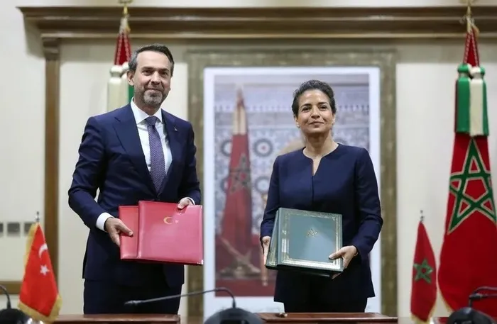 bakan-bayraktar-fasli-mevkidasi-benali-ile-gorustu-turkiye-ve-fasin-enerjide-ortak-zorluklari-ve-ortak-potansi-1719505913268.jpeg Bakan Bayraktar Faslı mevkidaşı Benali ile görüştü! "Türkiye ve Fas'ın enerjide ortak zorlukları ve ortak potansiyelleri var" - 5
