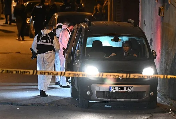 ak-partinin-kucukcekmecedeki-secim-calismasina-duzenlenen-saldiriya-iliskin-yeni-goruntuler-ortaya-cikti-ilk-k-1707902506223.jpeg AK Parti'nin Küçükçekmece'deki seçim çalışmasına düzenlenen saldırıya ilişkin yeni görüntüler ortaya çıktı! İlk kez A Haber ulaştı - 6