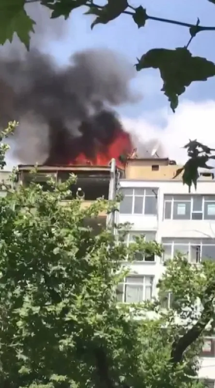 1625223055642.jpg İstanbul'da yangın paniği! Dumanlar sokağı kapladı - 2