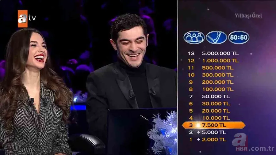 Milyoner'de yıldızlar geçidi! Burak Deniz ve Su Burcu Yazgı Coşkun milyonluk soruyu açtırdı | Kazanılan ödül çocuklar için bağışlandı 14