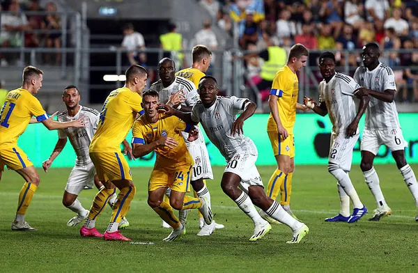 dinamo-kiev-besiktas-canli-anlatim-iste-11ler-1692902953739.jpg Kiev’e Kartal pençesi! Dinamo Kiev – Beşiktaş: 2-3 (MAÇ SONCU ÖZET) - 3