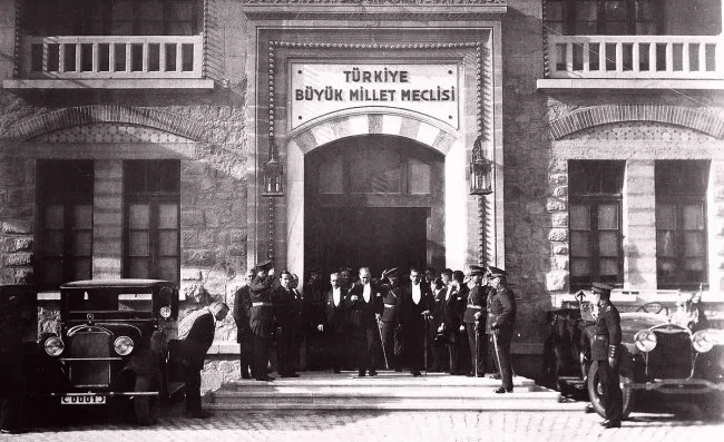100 yıl önce Cumhuriyet nasıl kuruldu? İşte 29 Ekim 1923'e giden yol...