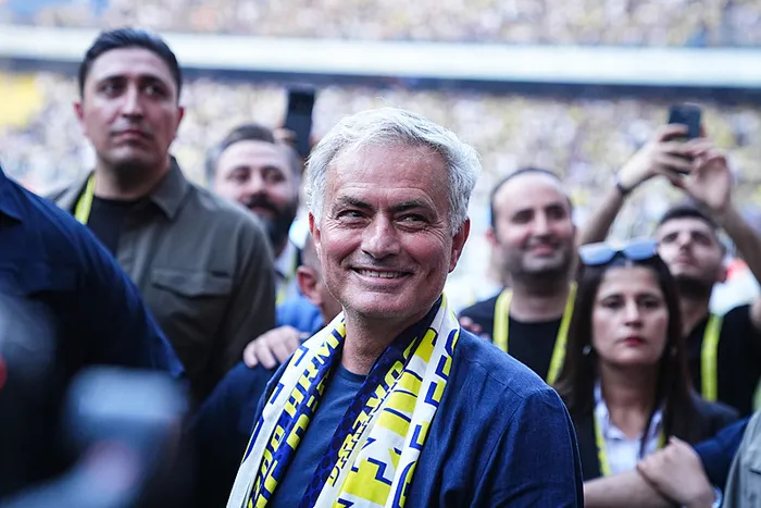 jose-mourinhodan-beraberlik-mesaji-taraftarimizin-gucuyle-12-kisiyle-oynayacagiz-1717363946056.jpg Jose Mourinho'dan beraberlik mesajı: Taraftarımızın gücüyle 12 kişiyle oynayacağız - 1