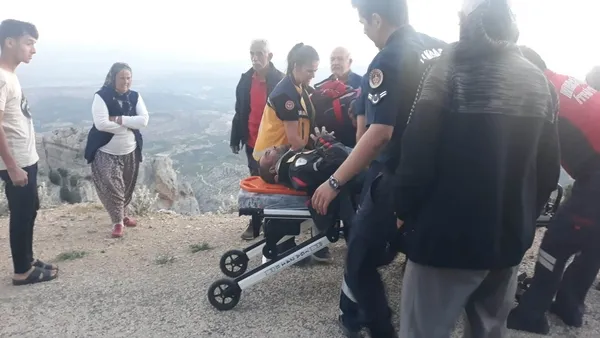 mersinde-ucuruma-dusen-motosikletli-yaralandi-1656913732708.jpg Mersin’de uçuruma düşen motosikletli yaralandı - 2
