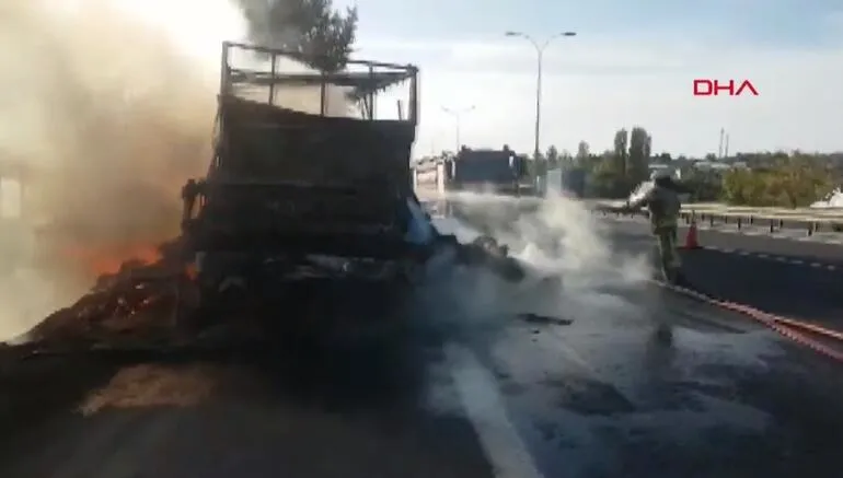 TEM'de TIR yangını! Trafik yoğunluğu oluştu - 1