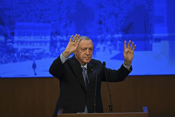 AK Parti’de 23. yıl coşkusu! Başkan Recep Tayyip Erdoğan’dan teşkilatlara uyarı: Yorulan varsa kenarda soluklansın